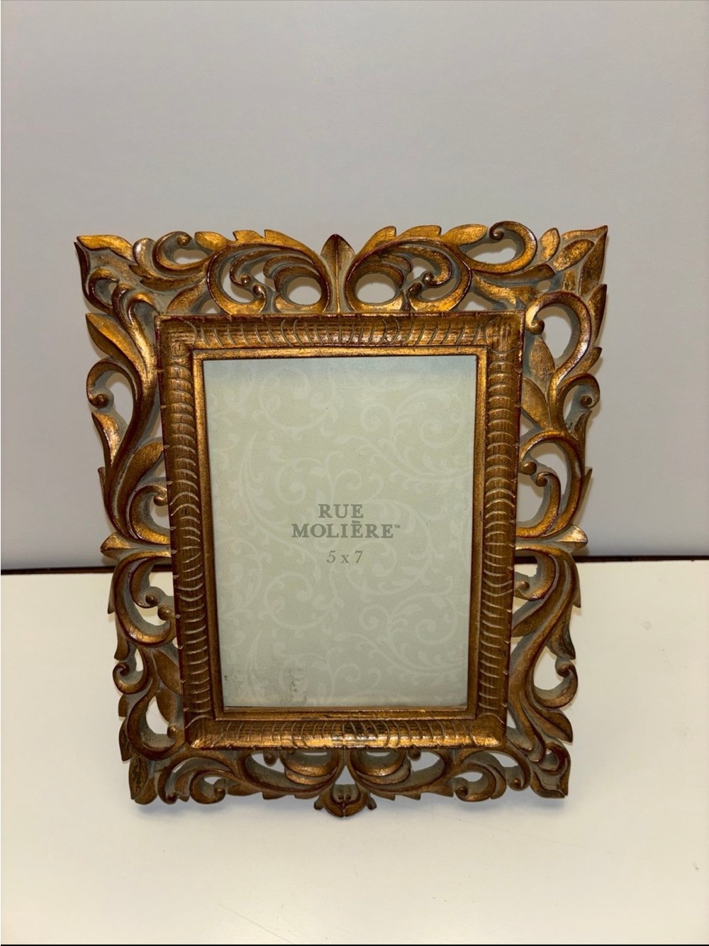 Rue Molière picture frame ornate, scrolled design in a metallic gold - Picture 3 of 8